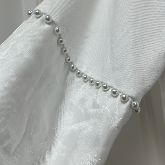 Cloud ten super cute cropped sweatshirt- white with pearls and satin sleeves. - Picture 4 of 6